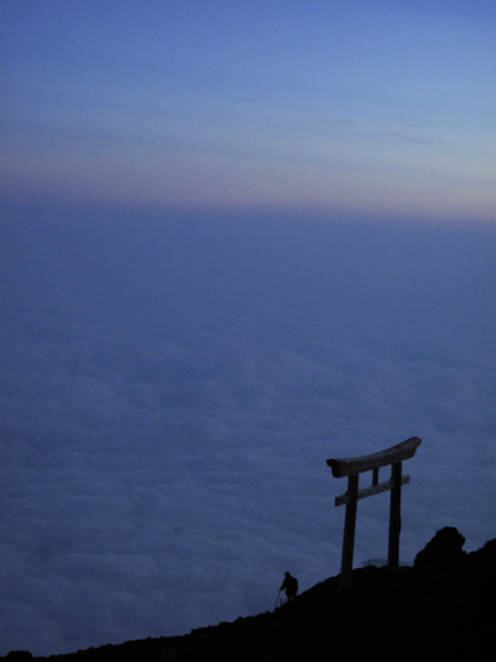 日が落ちると瞬く間に暗くなる