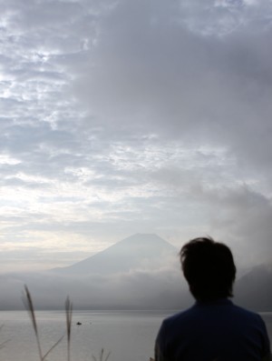 寝グセ全開　幻の富士山と